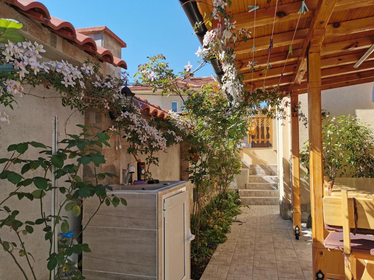 Rose Valley Guest House カザンラク エクステリア 写真